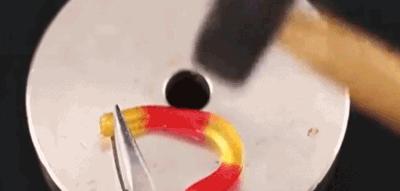 DƬ